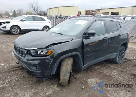 2022 Jeep Compass Altitude 4X4 z USA, uszkodzony, nr VIN 3C4NJDBB3NT196194